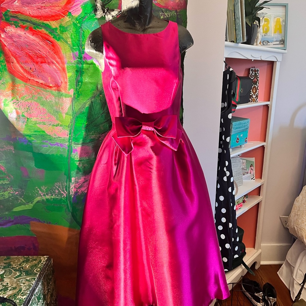 TAHARI tea Length satin twill dress.